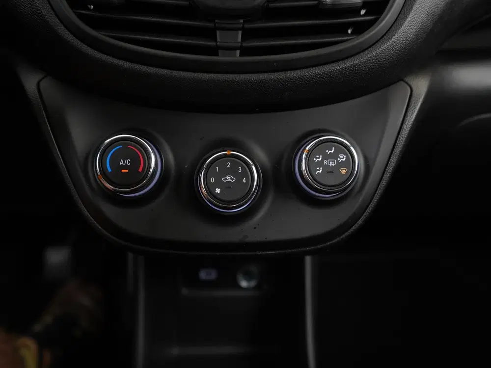 Opel Karl 1.0 ecoFLEX 120 Jaar Edition uit 2019, foto 11