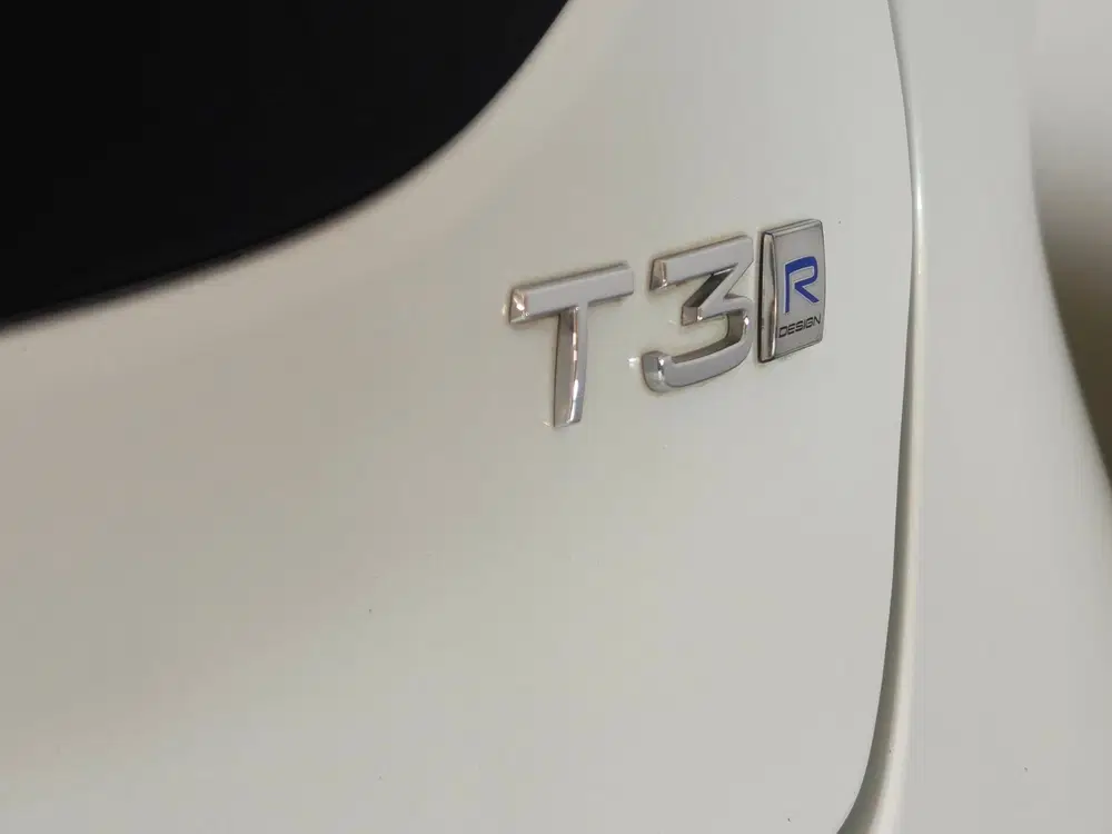Volvo V40 1.5 T3 Automaat R-Design Harman Kardon uit 2019, foto 2