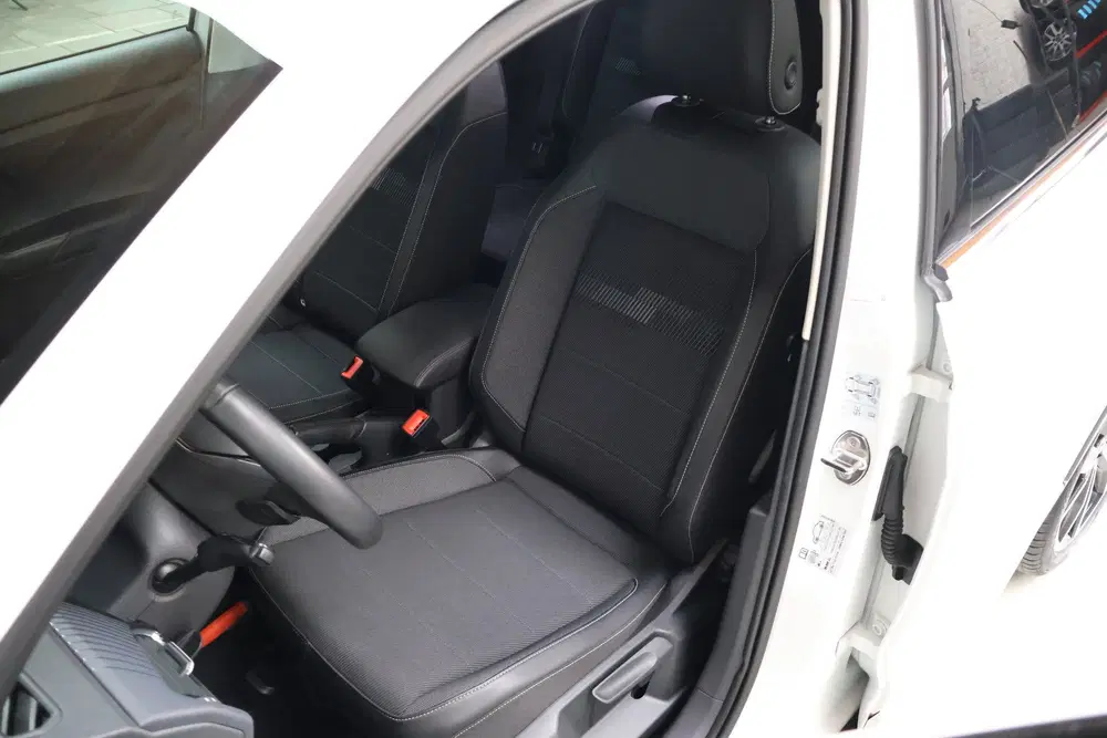 Volkswagen T-Cross 1.0 TSI Style Business R uit 2022, foto 14