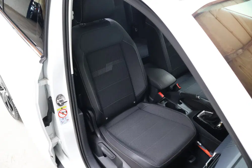Volkswagen T-Cross 1.0 TSI Style Business R uit 2022, foto 15