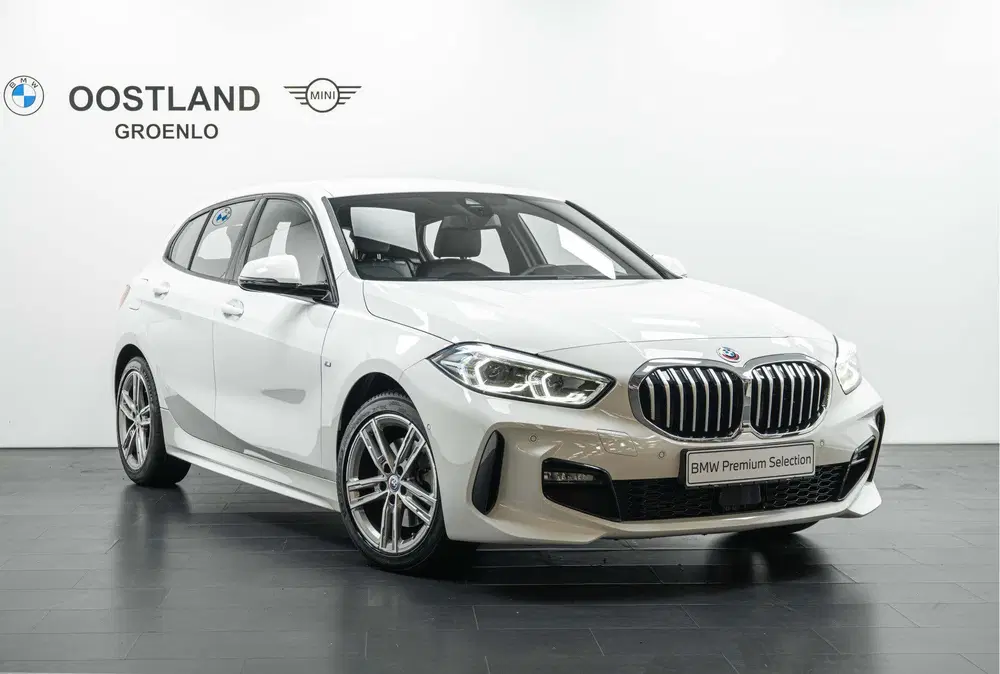 BMW 1-serie 118i Executive M Sport Automaat uit 2022, foto 11