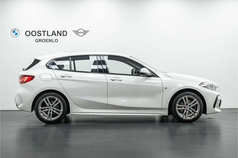 BMW 1-serie 118i Executive M Sport Automaat uit 2022, foto 2