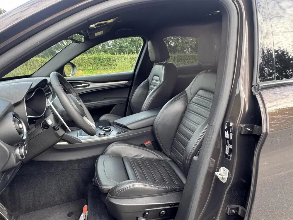 Alfa Romeo Stelvio 2.0t Q4 280pk uit 2019, foto 11
