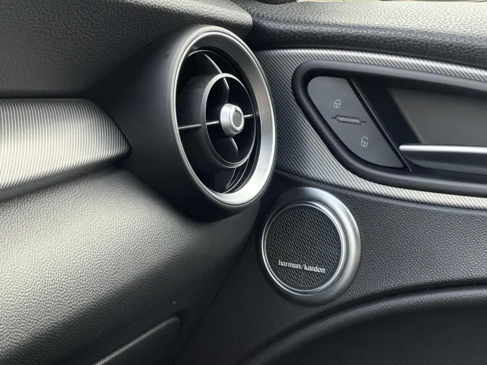 Alfa Romeo Stelvio 2.0t Q4 280pk uit 2019, foto 15