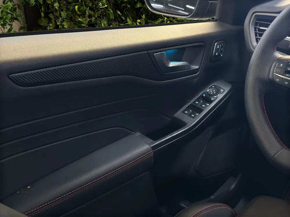 Ford Kuga 2.5 PHEV ST-Line X uit 2025, foto 13