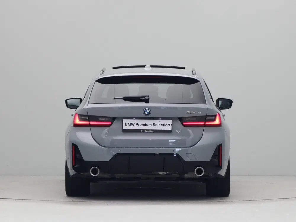 BMW 3-serie 330e Touring M Sport uit 2025, foto 10