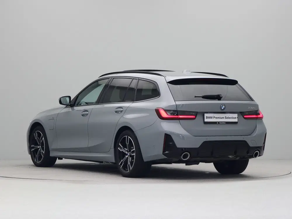 BMW 3-serie 330e Touring M Sport uit 2025, foto 11