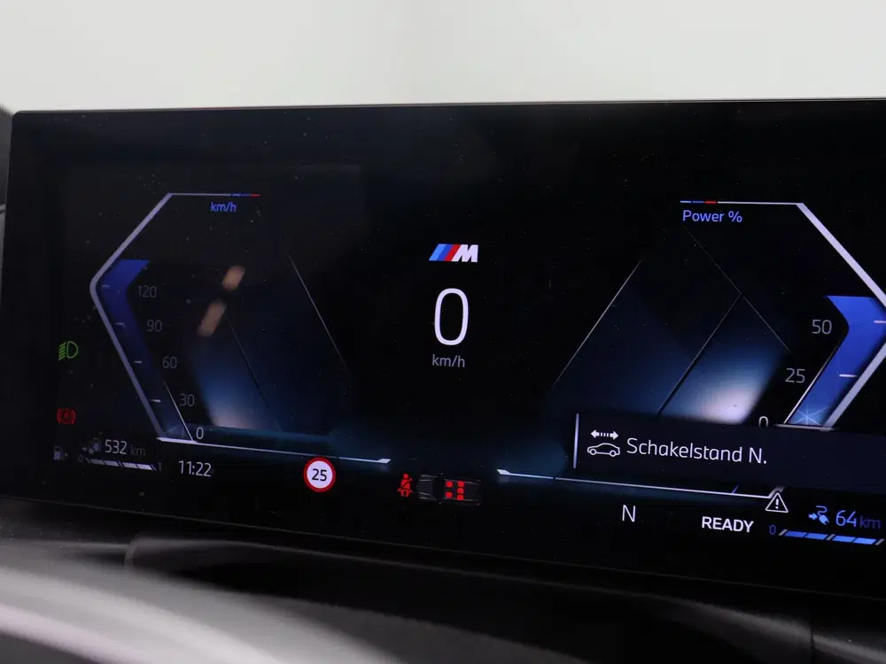 BMW 3-serie 330e Touring M Sport uit 2025, foto 3