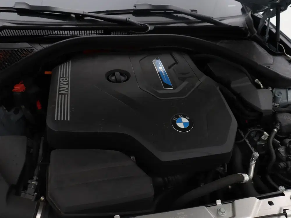 BMW 3-serie 330e Touring M Sport uit 2025, foto 5