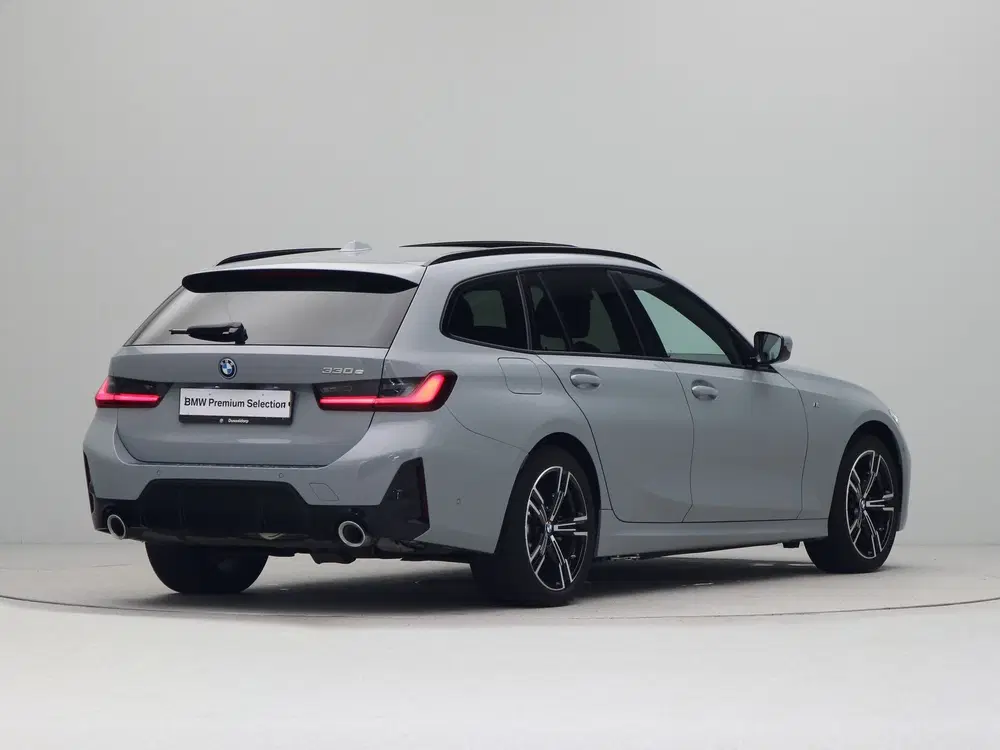 BMW 3-serie 330e Touring M Sport uit 2025, foto 9