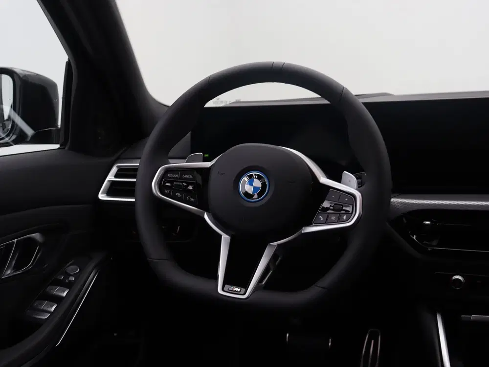 BMW 3-serie 330e Touring M Sport Pro uit 2026, foto 2