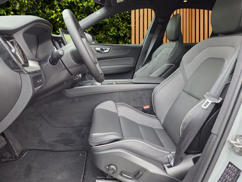 Volvo XC60 2.0 T6 AWD Recharge Black Edition uit 2026, foto 5