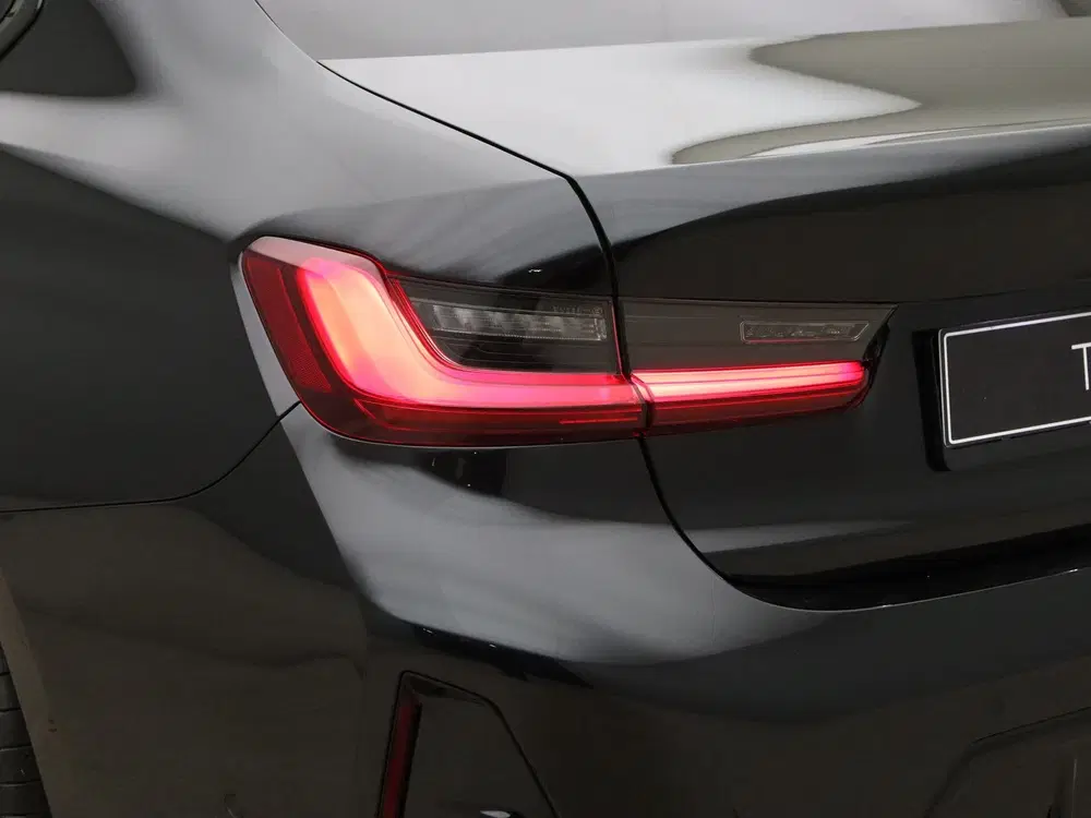 BMW 3-serie 330e Sedan M Sport uit 2026, foto 11