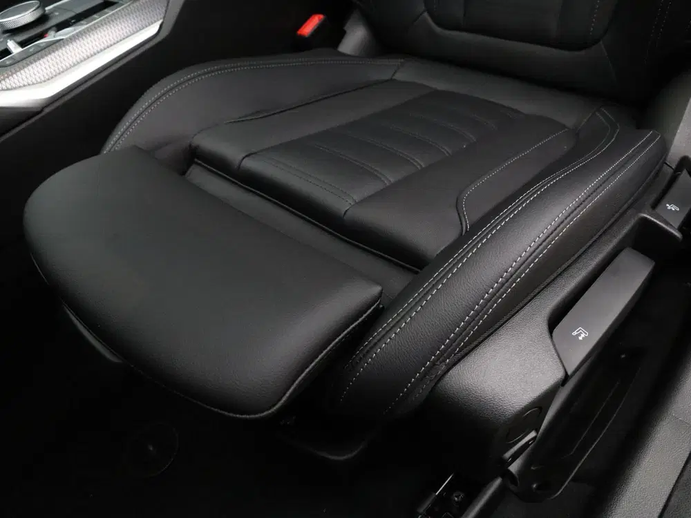 BMW 3-serie 330e Sedan M Sport uit 2026, foto 13