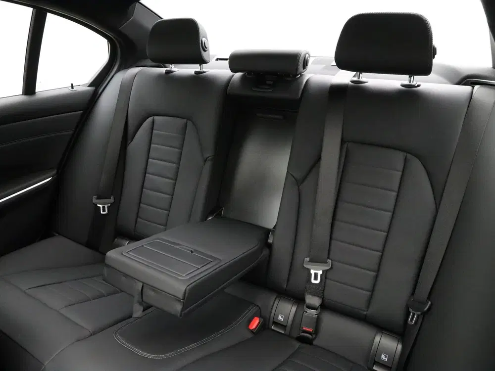 BMW 3-serie 330e Sedan M Sport uit 2026, foto 14