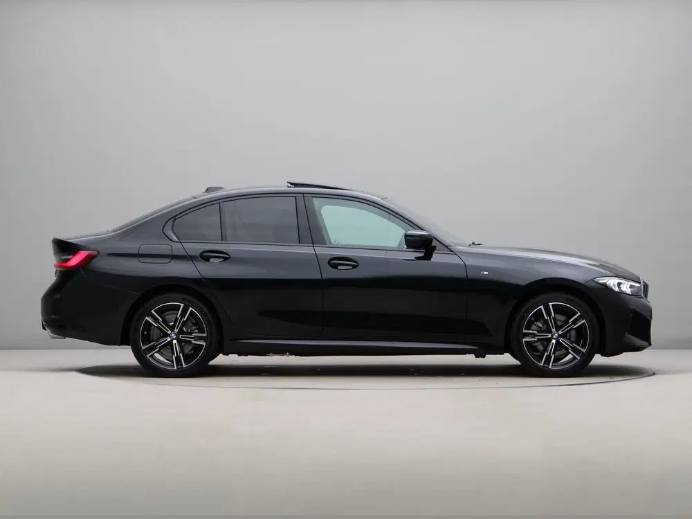 BMW 3-serie 330e Sedan M Sport uit 2026, foto 4