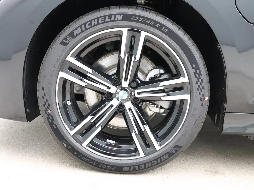 BMW 3-serie 330e Sedan M Sport uit 2026, foto 9