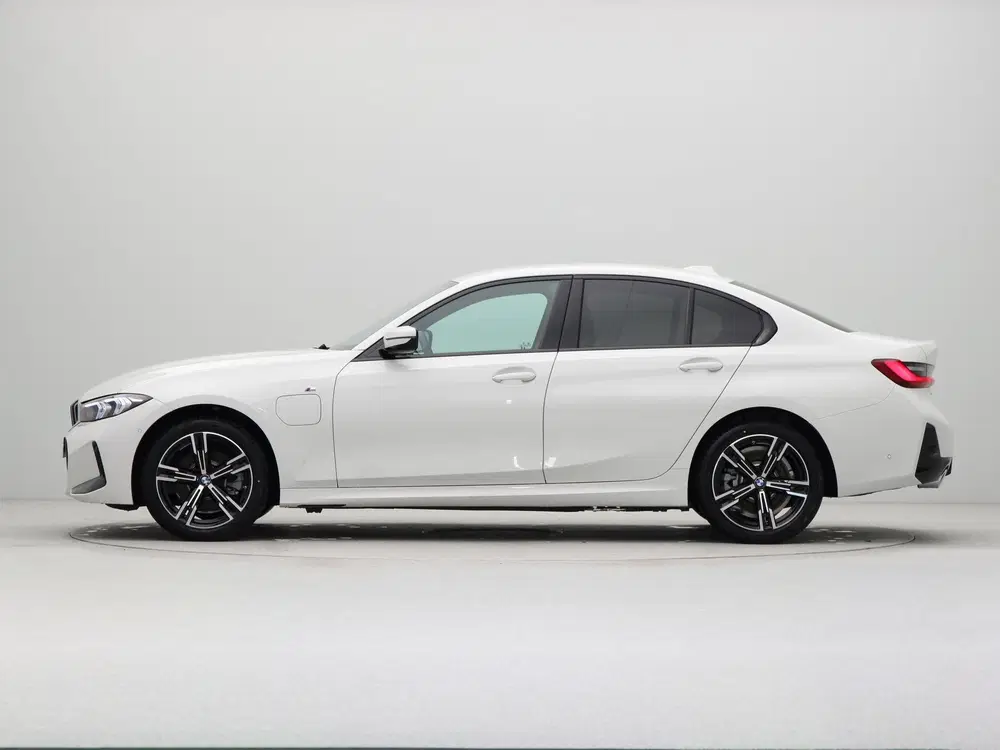 BMW 3-serie 330e Sedan M Sport uit 2026, foto 12