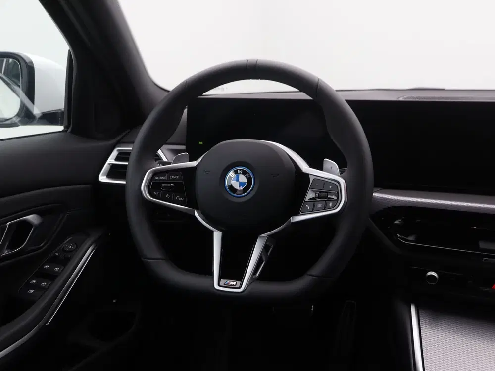 BMW 3-serie 330e Sedan M Sport uit 2026, foto 2