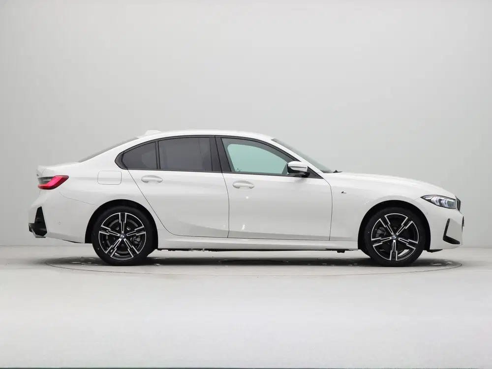 BMW 3-serie 330e Sedan M Sport uit 2026, foto 8