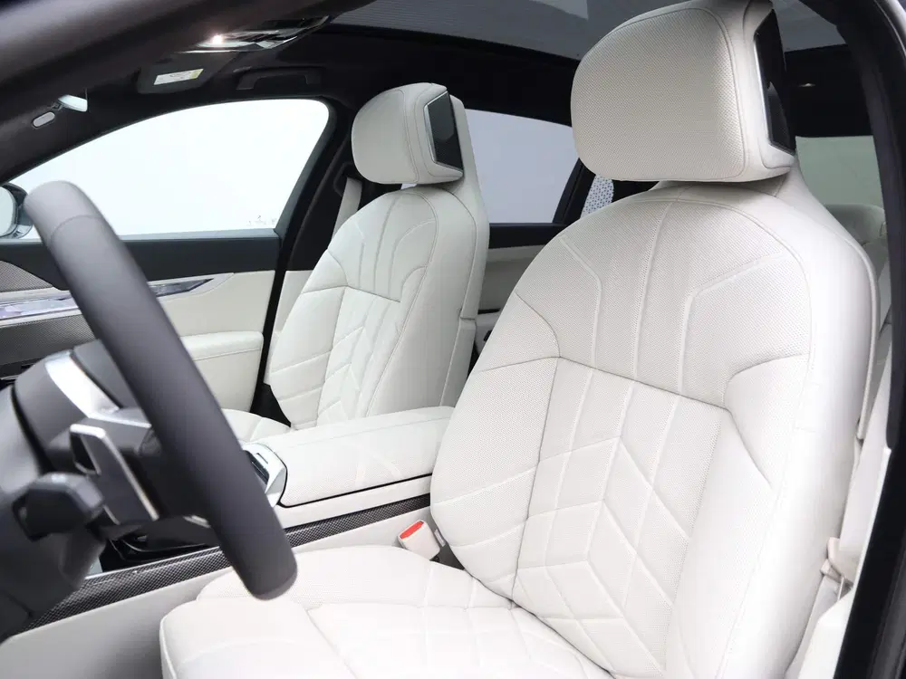 BMW i7 xDrive60 Privilege Edition M Sport Pro 106 uit 2026, foto 5