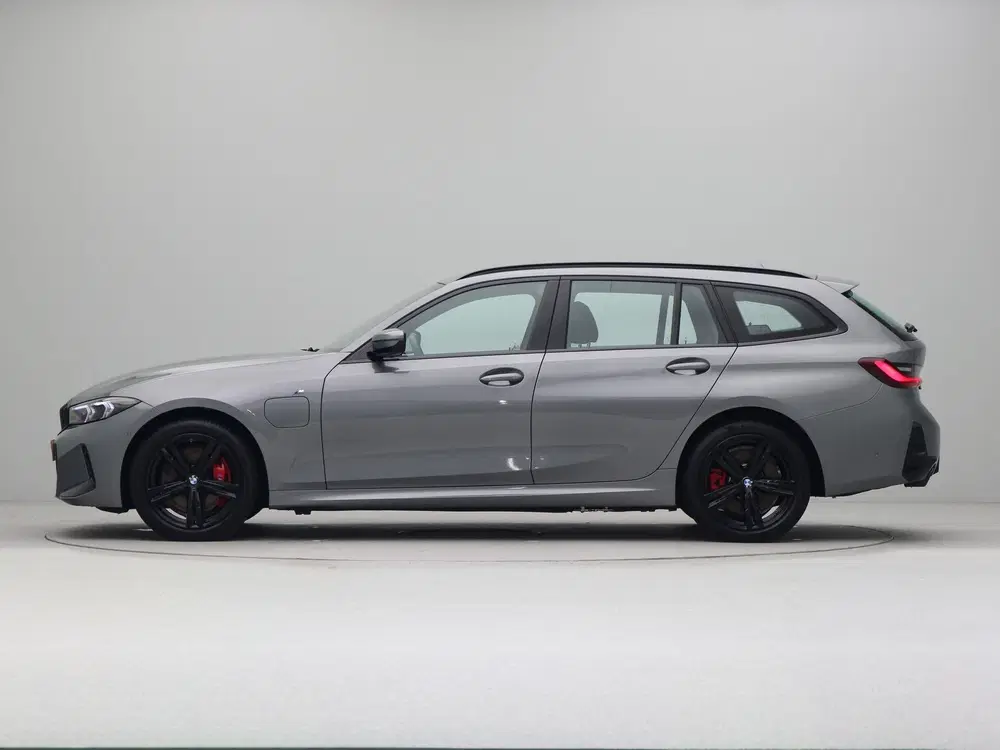 BMW 3-serie 330e Touring M Sport Pro uit 2025, foto 11