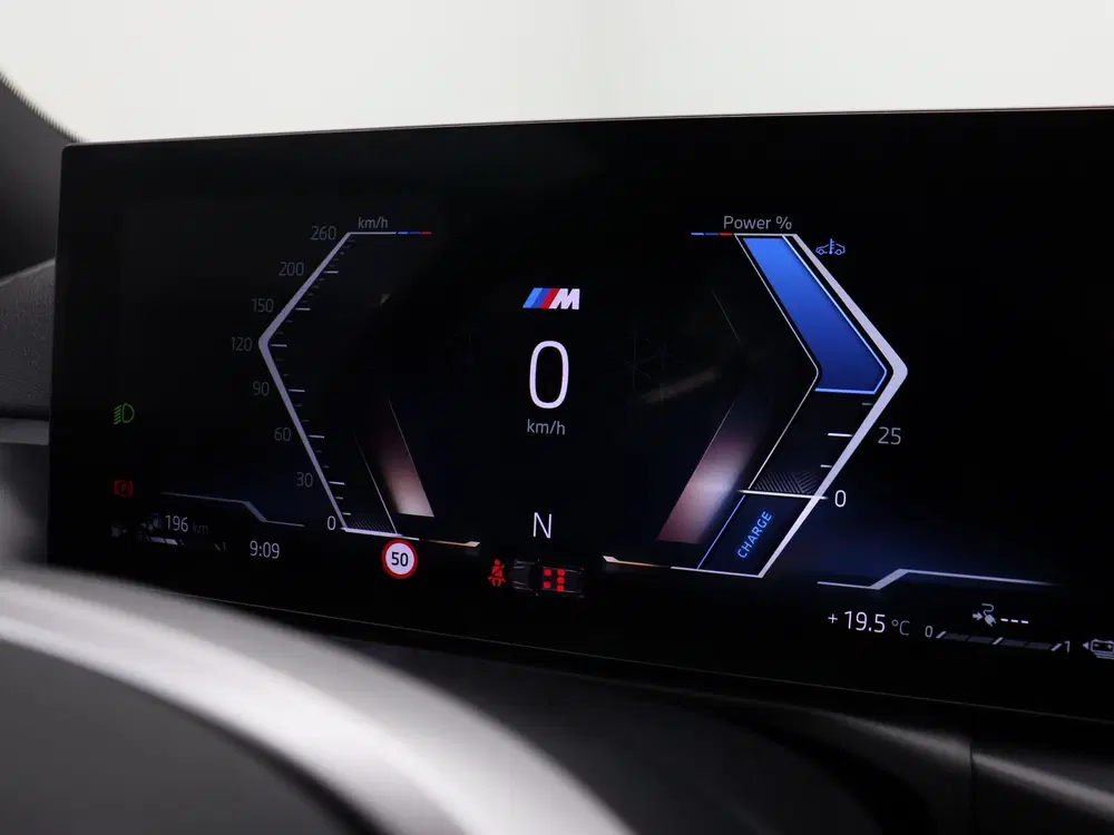 BMW 3-serie 330e Touring M Sport Pro uit 2025, foto 2