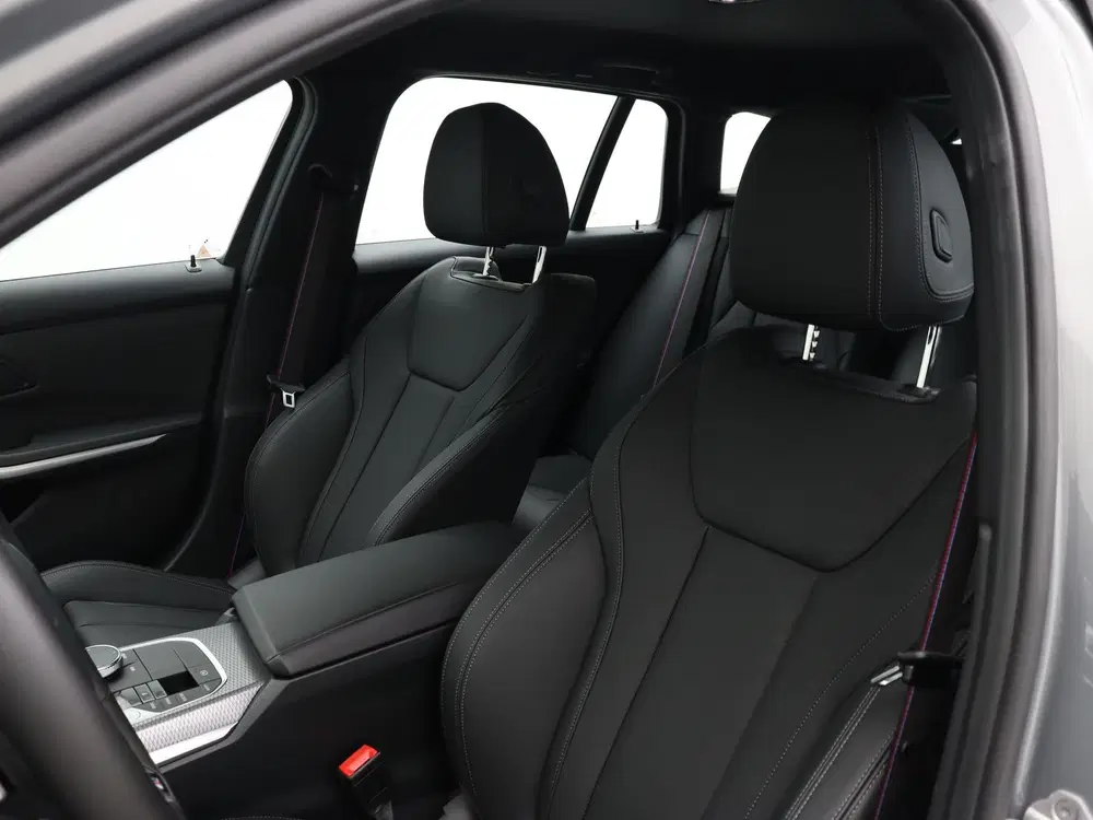 BMW 3-serie 330e Touring M Sport Pro uit 2025, foto 4