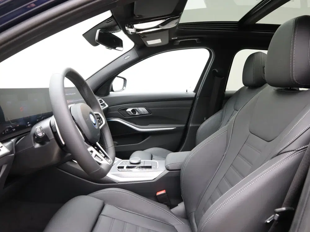 BMW 3-serie 330e Touring M Sportpakket uit 2025, foto 5