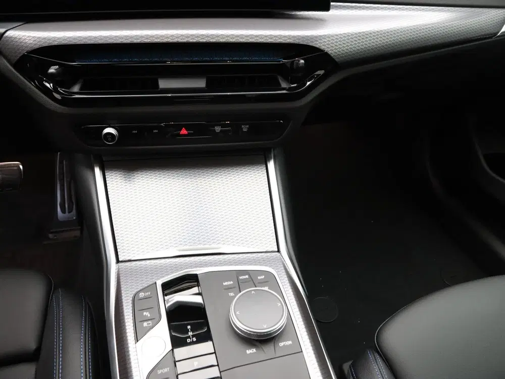 BMW 3-serie 330e Sedan M Sportpakket uit 2026, foto 14