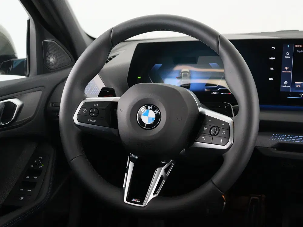 BMW 1-serie 120 M Sport Design Edition INDIVIDUAL BRAS uit 2026, foto 2