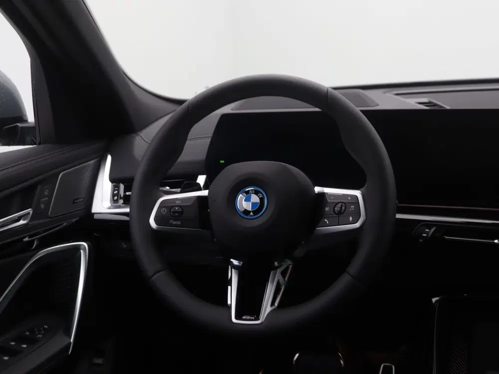 BMW iX2 xDrive30 67 kWh (bj 2026 uit 2026, foto 2