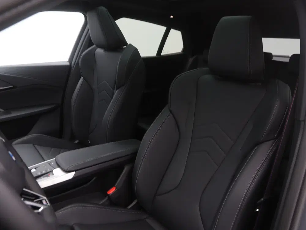 BMW iX2 xDrive30 67 kWh (bj 2026 uit 2026, foto 4