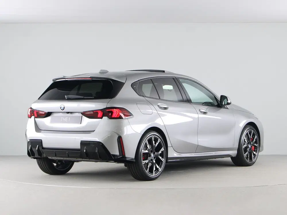 BMW 1-serie 120 M Sport Pro Space Silber Metallic (bj uit 2026, foto 9