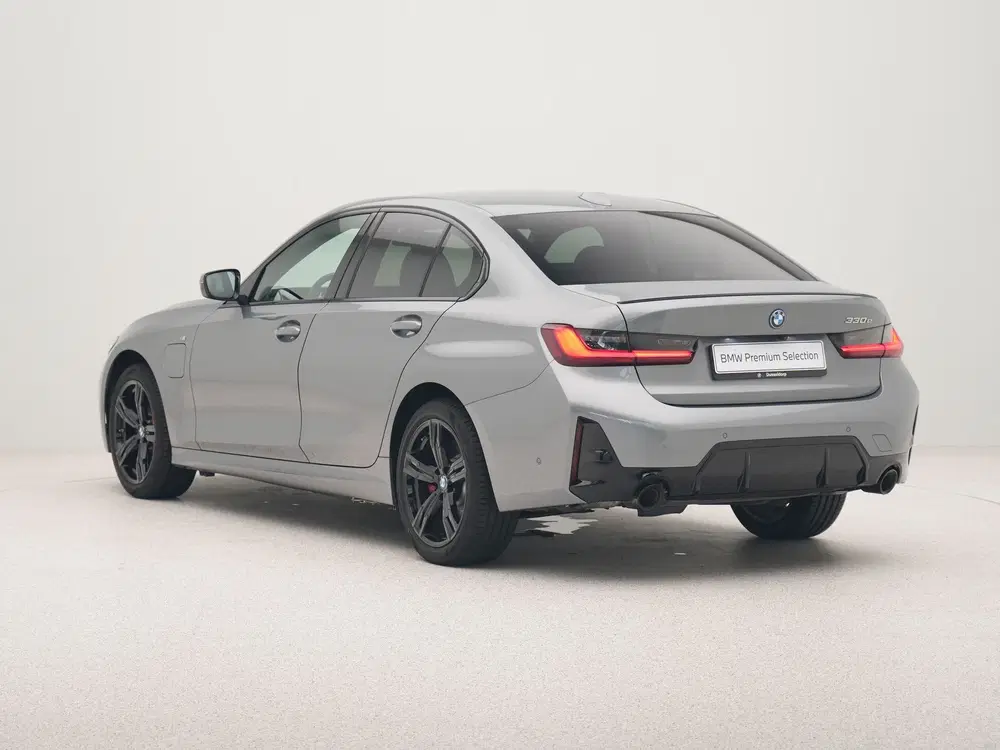 BMW 3-serie 330e Sedan M-Sport Pro uit 2025, foto 10