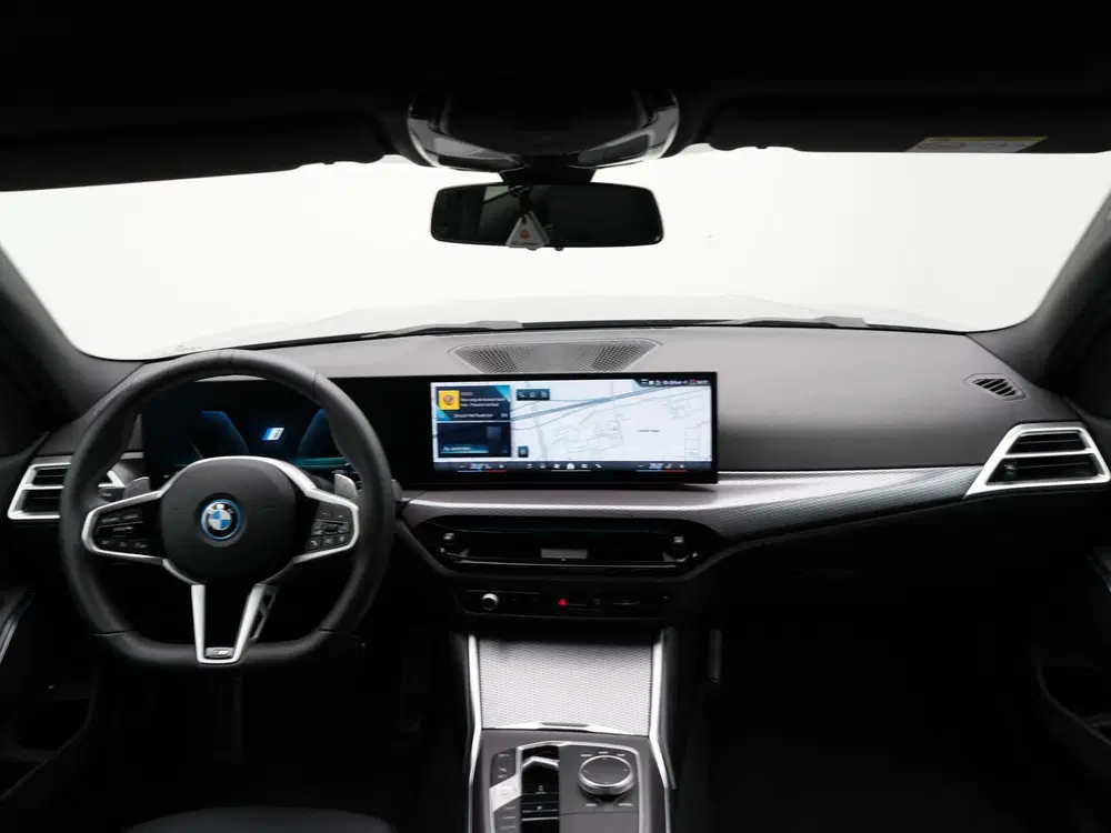 BMW 3-serie 330e Sedan M-Sport Pro uit 2025, foto 12