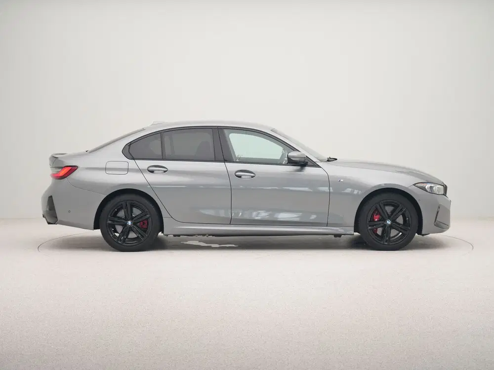BMW 3-serie 330e Sedan M-Sport Pro uit 2025, foto 7