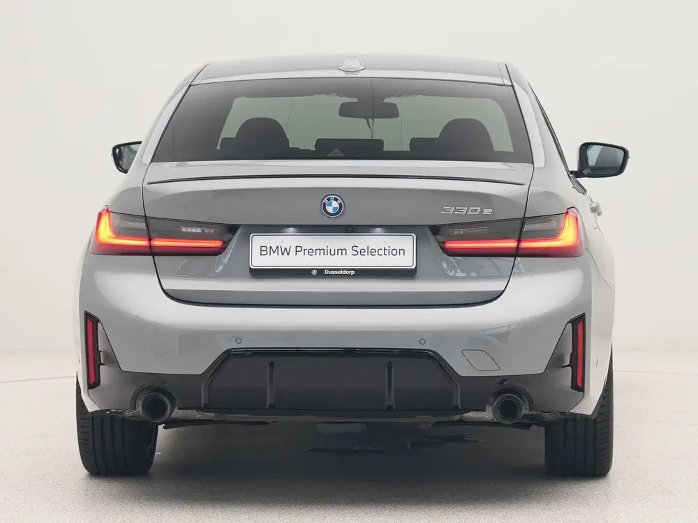 BMW 3-serie 330e Sedan M-Sport Pro uit 2025, foto 9