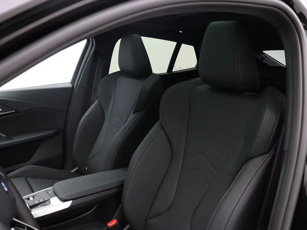 BMW iX2 eDrive20 67 kWh M Sport Edition (bj 2026 uit 2026, foto 4