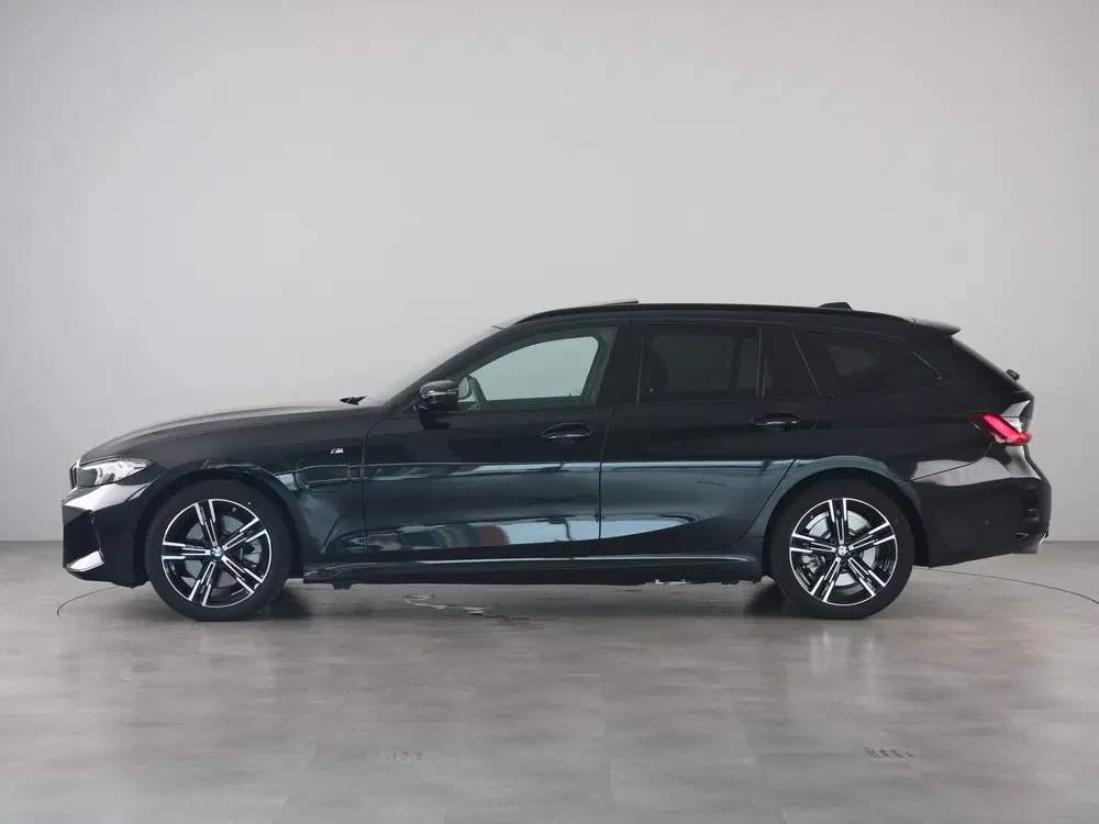 BMW 3-serie 330e Touring M-Sport uit 2025, foto 12