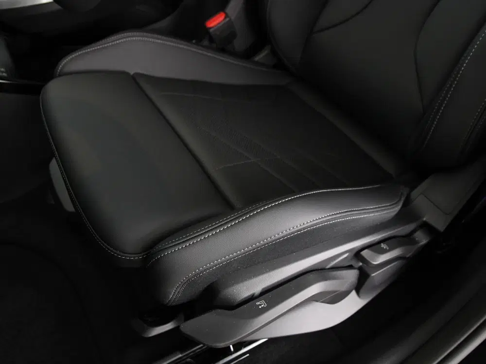 BMW iX1 eDrive20 67 kWh M Sport Edition (bj 2026 uit 2026, foto 15