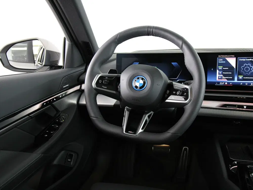 BMW i5 Touring eDrive40 84 kWh M-sport Pro (bj 20 uit 2026, foto 2