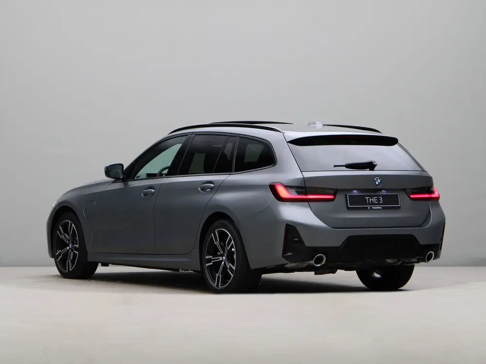 BMW 3-serie 330e Touring M Sport uit 2026, foto 11