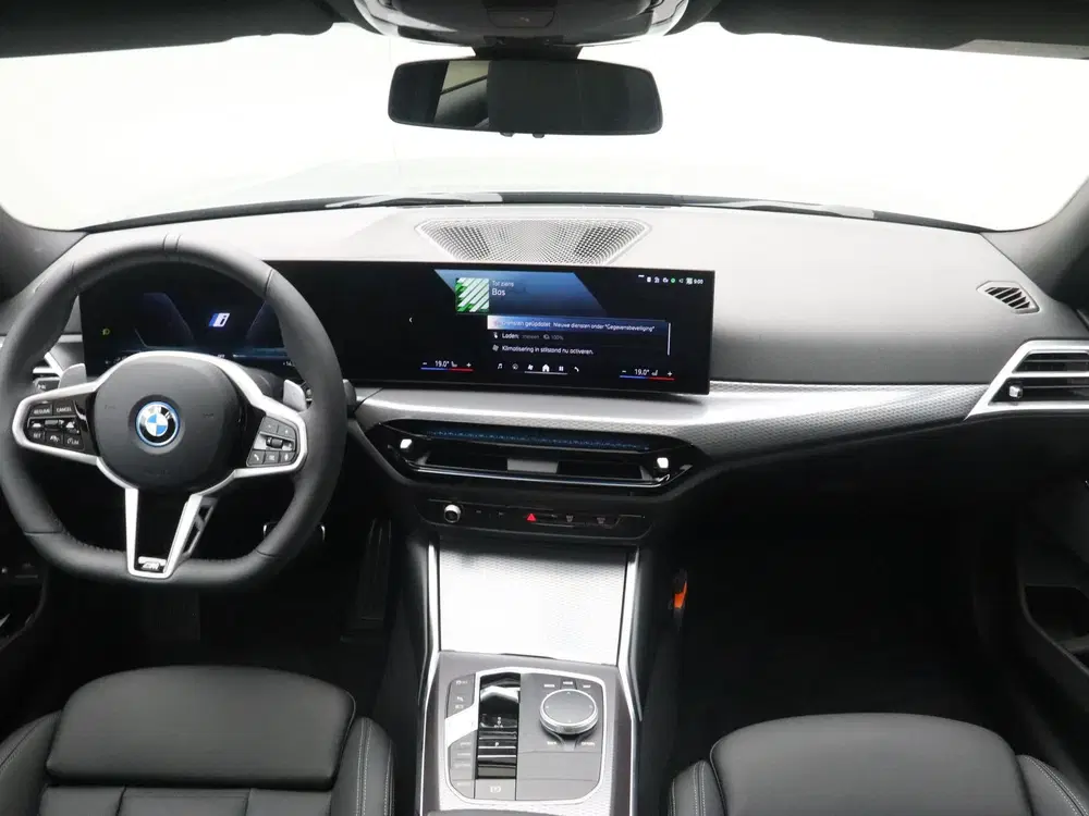 BMW 3-serie 330e Touring M Sport uit 2026, foto 13