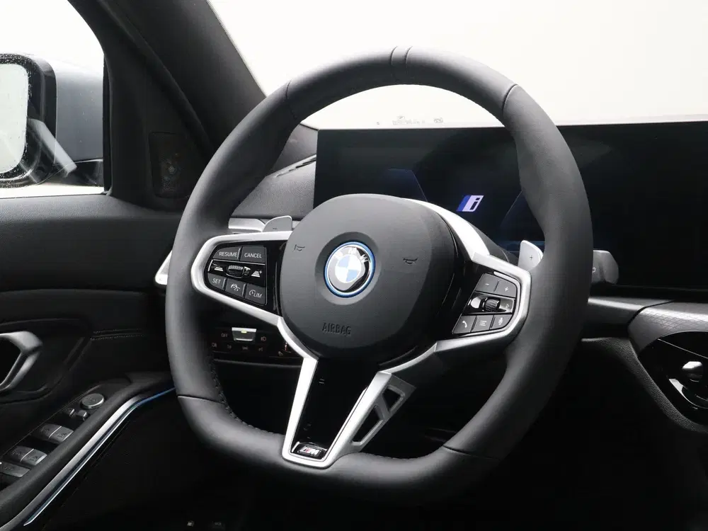 BMW 3-serie 330e Touring M Sport uit 2026, foto 2