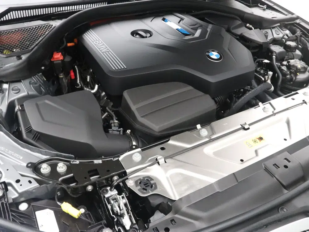 BMW 3-serie 330e Touring M Sport uit 2026, foto 4