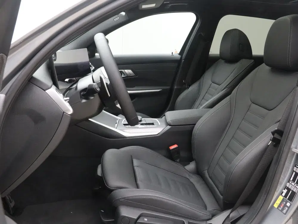 BMW 3-serie 330e Touring M Sport uit 2026, foto 5