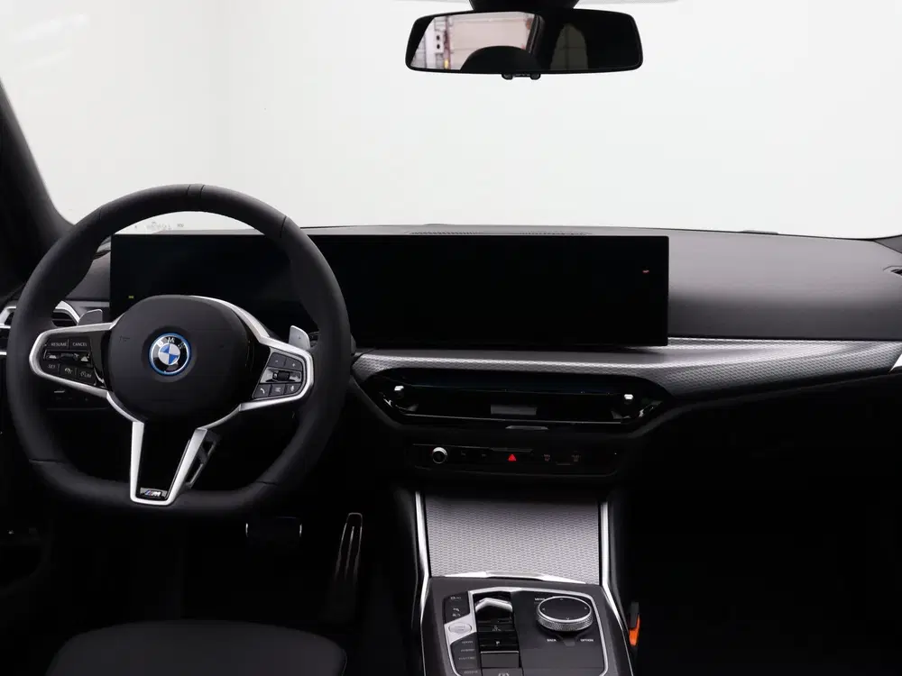 BMW 3-serie 330e Touring M Sport uit 2026, foto 13