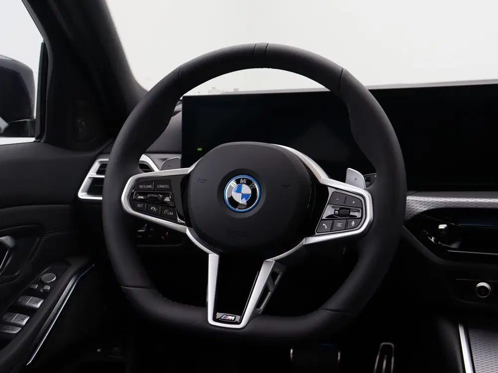 BMW 3-serie 330e Touring M Sport uit 2026, foto 2