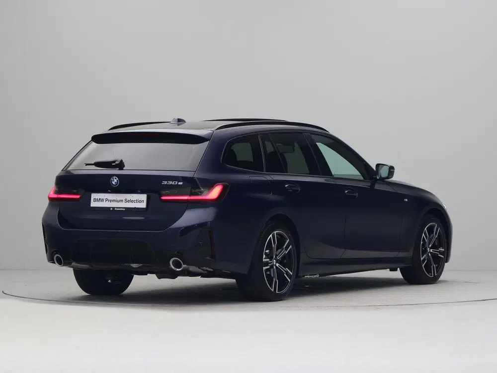 BMW 3-serie 330e Touring M Sport uit 2026, foto 9